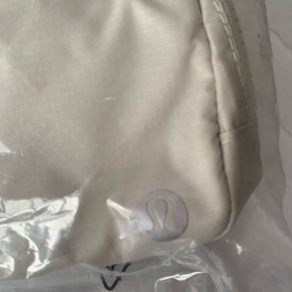 Everywhere Belt Bag 2022 (HTF) Retired - Picture 5 of 6